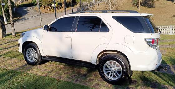 TOYOTA HILUX SW4 3.0 SRV 4X4 7 LUGARES 16V TURBO INTERCOOLER DIESEL 4P AUTOMÁTICO
